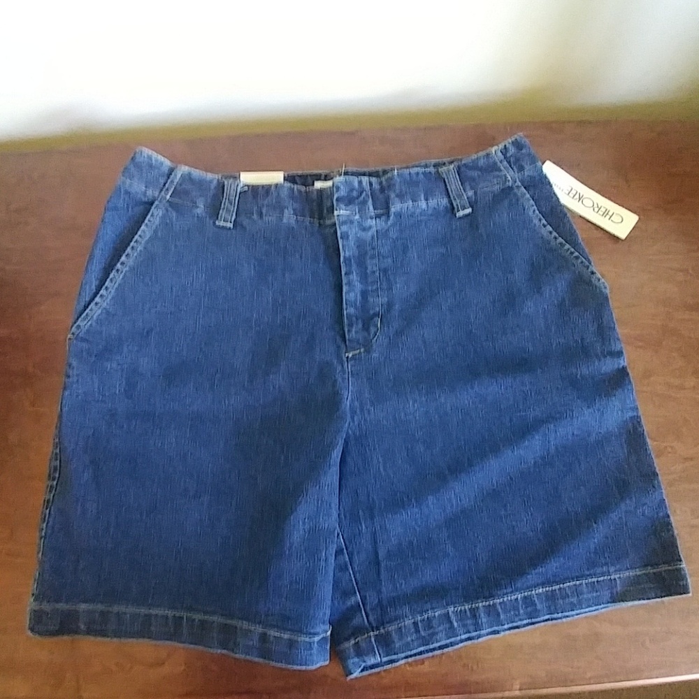 Relaxed fit denim shorts Size 10